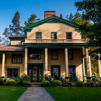 Cultural Heritage Curator Glen Iris Inn in Castile 